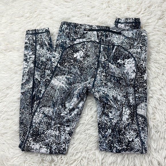 Lululemon Speed Up Tight *Full-On Luxtreme 28" Wildwood Multi - Picture 4 of 5